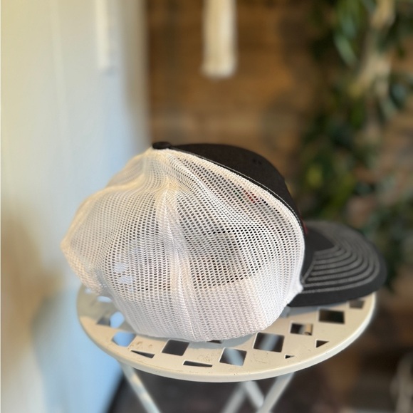 🌈 ✨ Rainbow Seattle Skyline Trucker Hat | Black Front, White Mesh Back 🧢🌈 - Picture 2 of 5